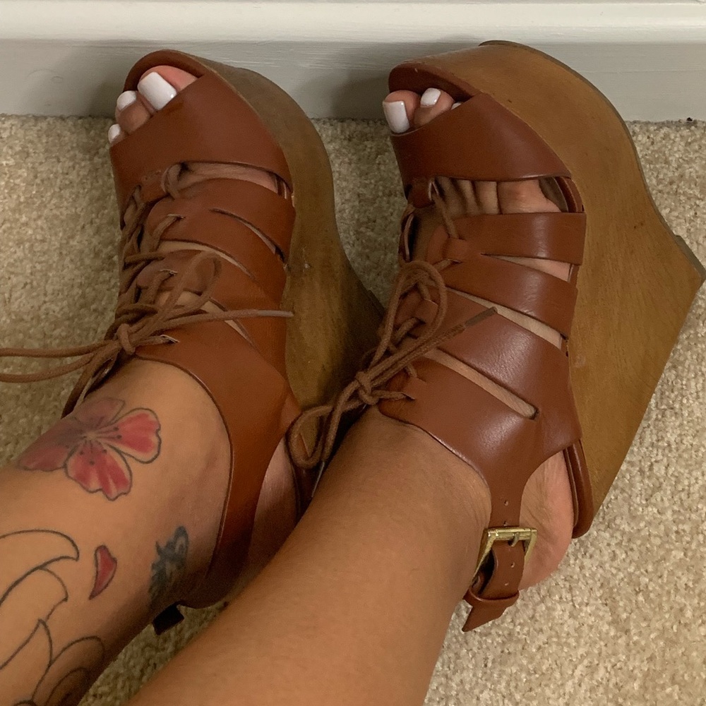 Diva platform wedges in size 6.5womens